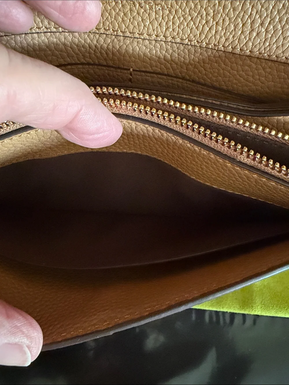 Tory Burch McGraw Tan Pebbled Leather Crossbody Wallet with Logo